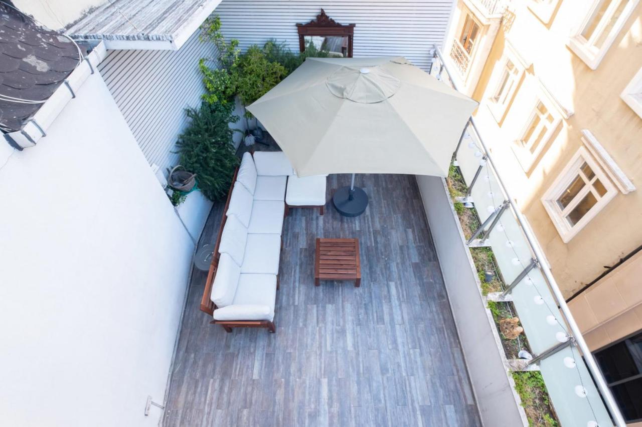 Flat With Terrace Near Istiklal Street Lägenhet Istanbul Exteriör bild